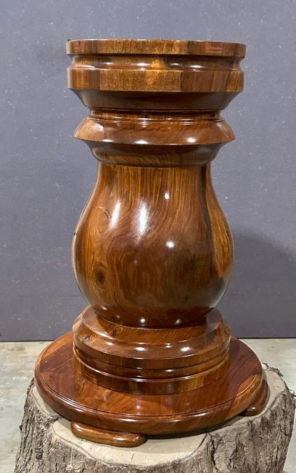 Handcrafted sheesham wood chess table by Legnory